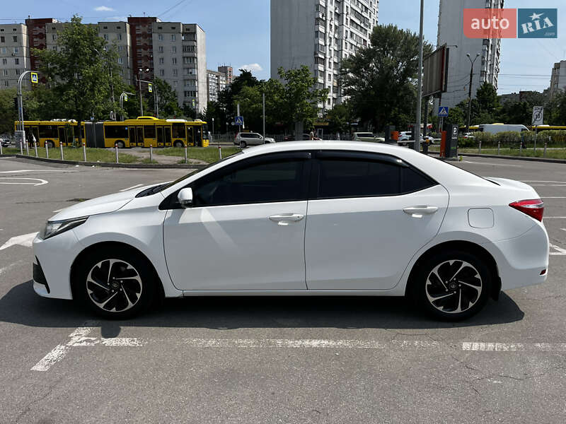 Седан Toyota Corolla 2018 в Києві