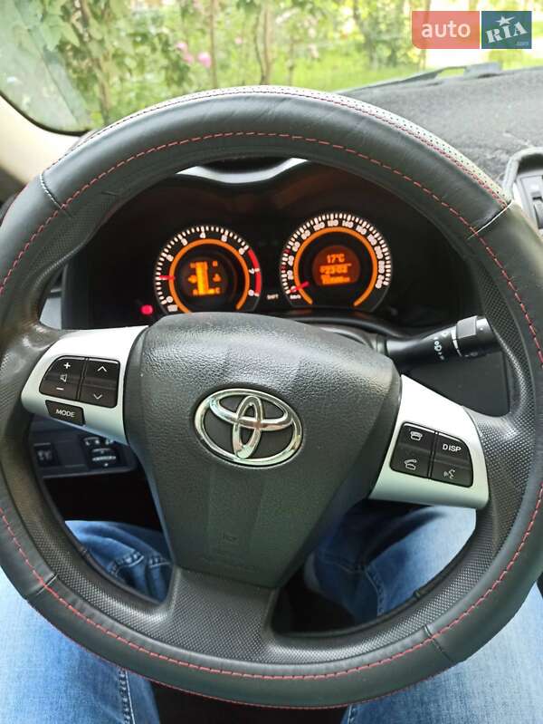 Седан Toyota Corolla 2010 в Києві