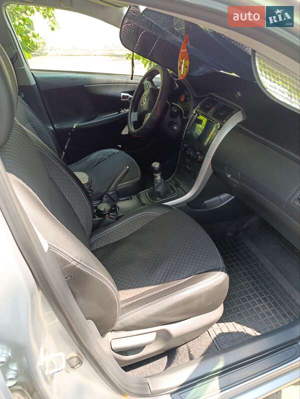 Седан Toyota Corolla 2010 в Києві