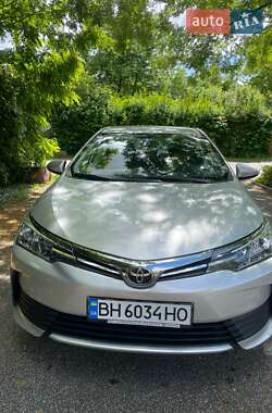 Седан Toyota Corolla 2017 в Умани