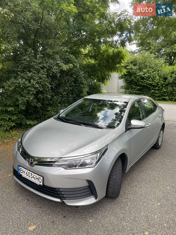 Седан Toyota Corolla 2017 в Умани