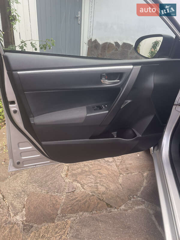 Седан Toyota Corolla 2017 в Умани