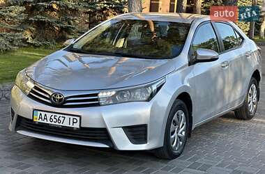 Седан Toyota Corolla 2016 в Києві