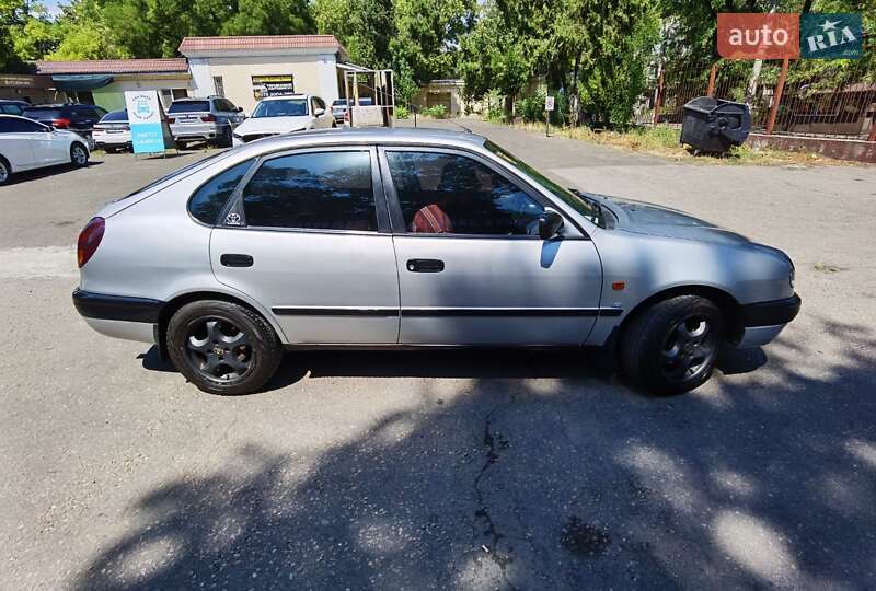 Хэтчбек Toyota Corolla 1999 в Одессе
