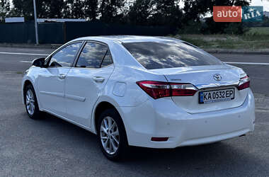 Седан Toyota Corolla 2013 в 