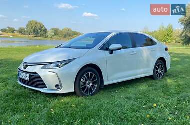 Седан Toyota Corolla 2021 в Мені