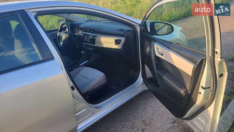 Седан Toyota Corolla 2016 в Черкасах