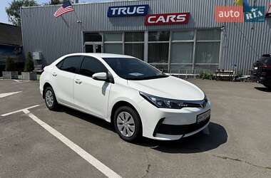 Седан Toyota Corolla 2017 в Киеве