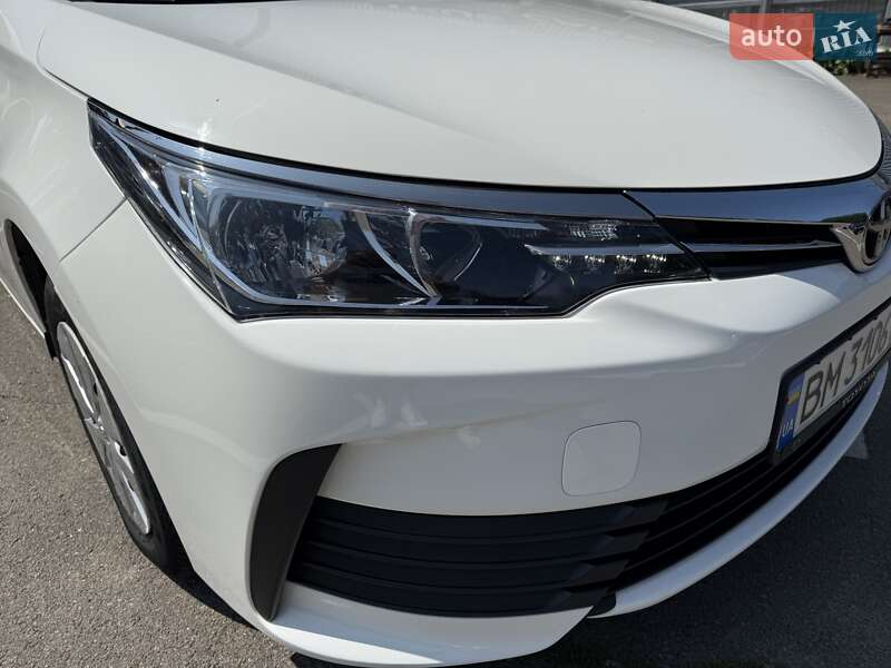 Седан Toyota Corolla 2017 в Киеве