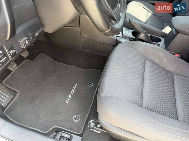 Седан Toyota Corolla 2017 в Киеве