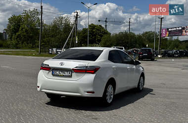 Седан Toyota Corolla 2018 в 