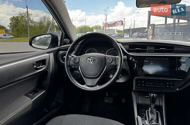 Седан Toyota Corolla 2018 в 