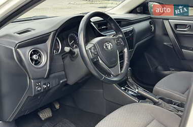 Седан Toyota Corolla 2018 в 