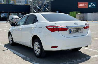 Седан Toyota Corolla 2015 в 