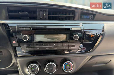 Седан Toyota Corolla 2015 в 