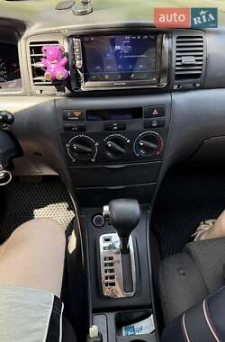 Седан Toyota Corolla 2005 в 