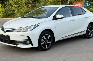 Седан Toyota Corolla 2017 в Жовтих Водах