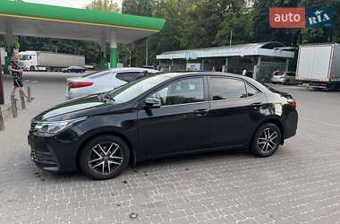 Седан Toyota Corolla 2018 в 