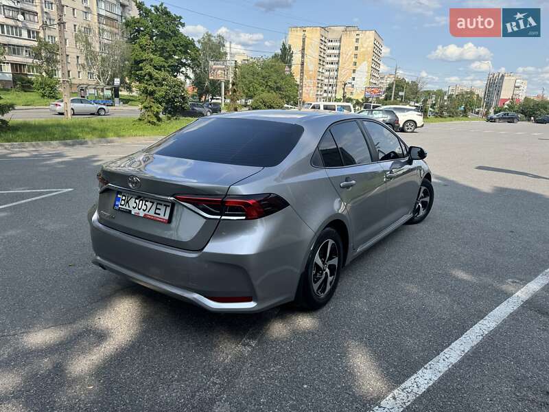 Седан Toyota Corolla 2020 в Виннице