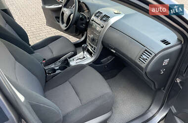 Седан Toyota Corolla 2010 в 