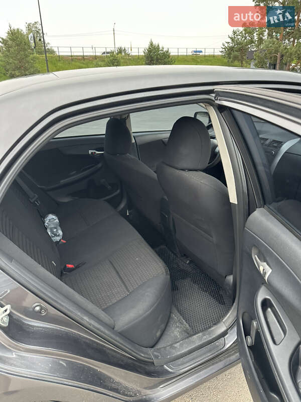 Седан Toyota Corolla 2013 в Киеве