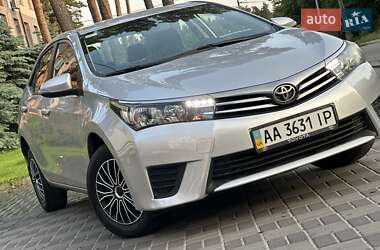 Седан Toyota Corolla 2016 в Киеве