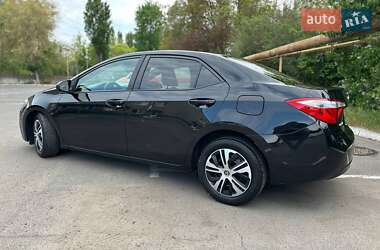 Седан Toyota Corolla 2015 в 