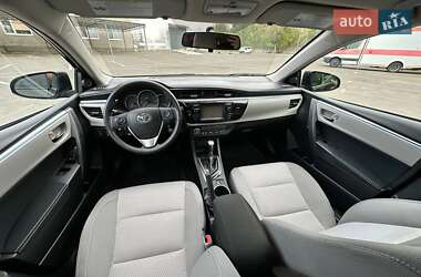 Седан Toyota Corolla 2015 в 