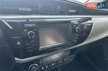 Седан Toyota Corolla 2015 в 