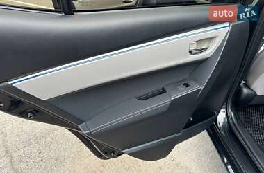 Седан Toyota Corolla 2015 в 