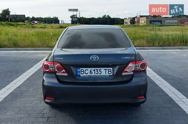 Седан Toyota Corolla 2013 в 