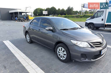 Седан Toyota Corolla 2013 в 