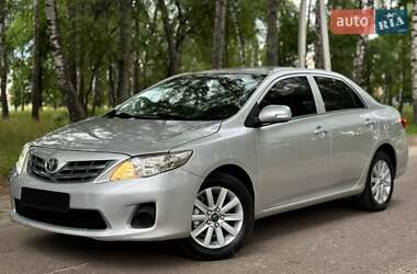 Седан Toyota Corolla 2010 в Охтирці