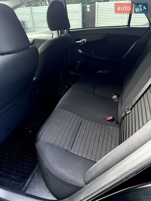 Седан Toyota Corolla 2008 в Змиеве