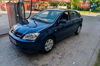 Хэтчбек Toyota Corolla 2005 в 