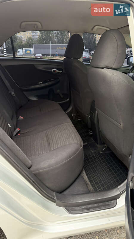 Седан Toyota Corolla 2010 в Днепре