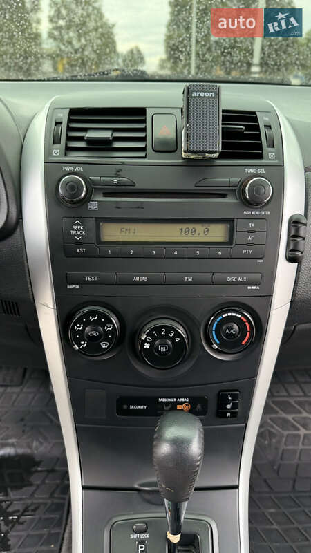 Седан Toyota Corolla 2010 в Днепре