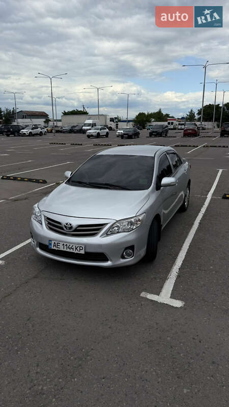 Седан Toyota Corolla 2010 в Днепре