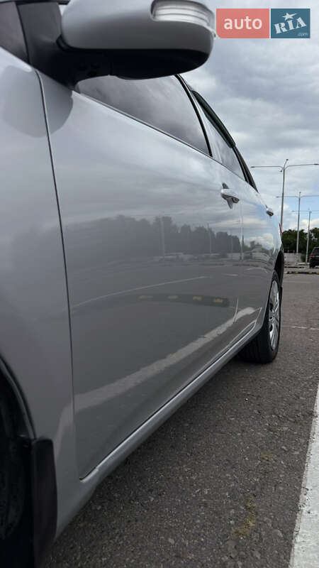 Седан Toyota Corolla 2010 в Днепре