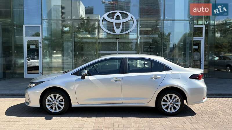 Седан Toyota Corolla 2024 в Киеве