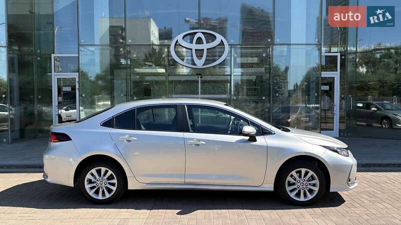 Седан Toyota Corolla 2024 в Киеве