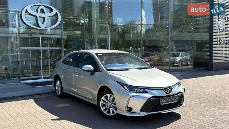Седан Toyota Corolla 2024 в Киеве