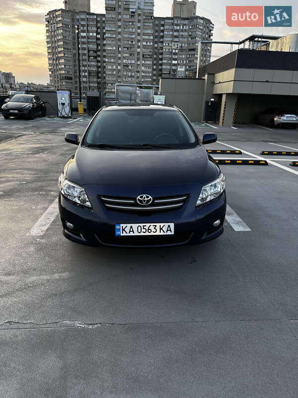 Седан Toyota Corolla 2009 в Києві