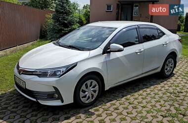 Седан Toyota Corolla 2016 в Киеве