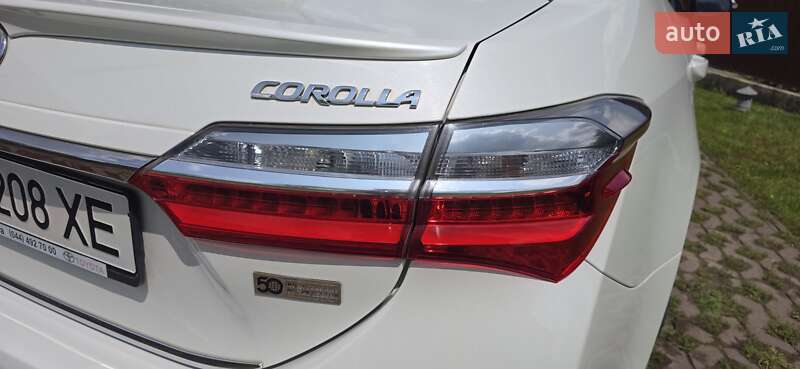Седан Toyota Corolla 2016 в Киеве