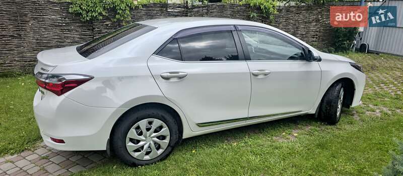 Седан Toyota Corolla 2016 в Киеве