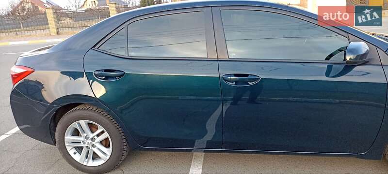 Седан Toyota Corolla 2017 в Києві