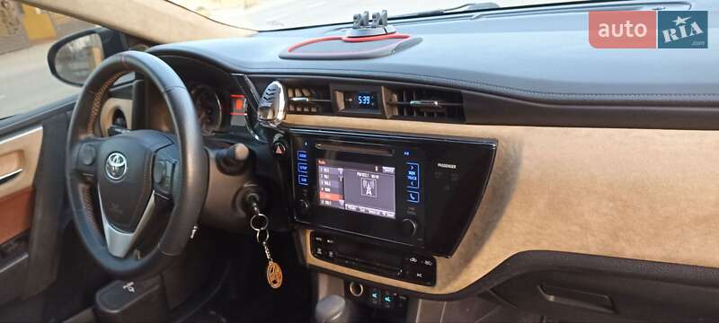 Седан Toyota Corolla 2017 в Києві