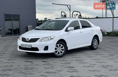 Седан Toyota Corolla 2010 в Хусте