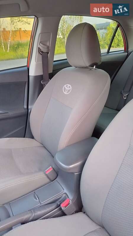 Седан Toyota Corolla 2009 в Новомосковске